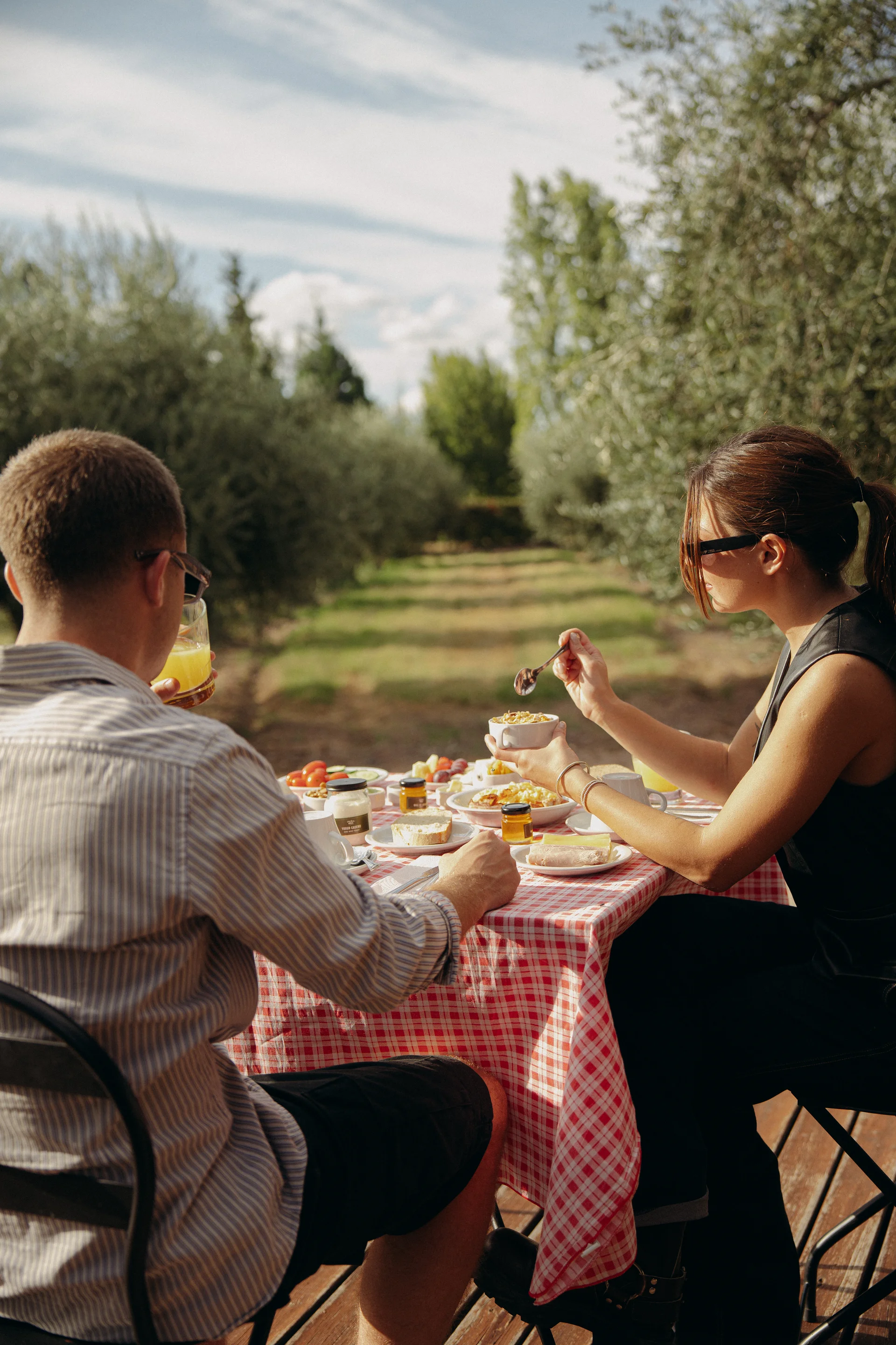 Desayuno en la Villa frente al olivar