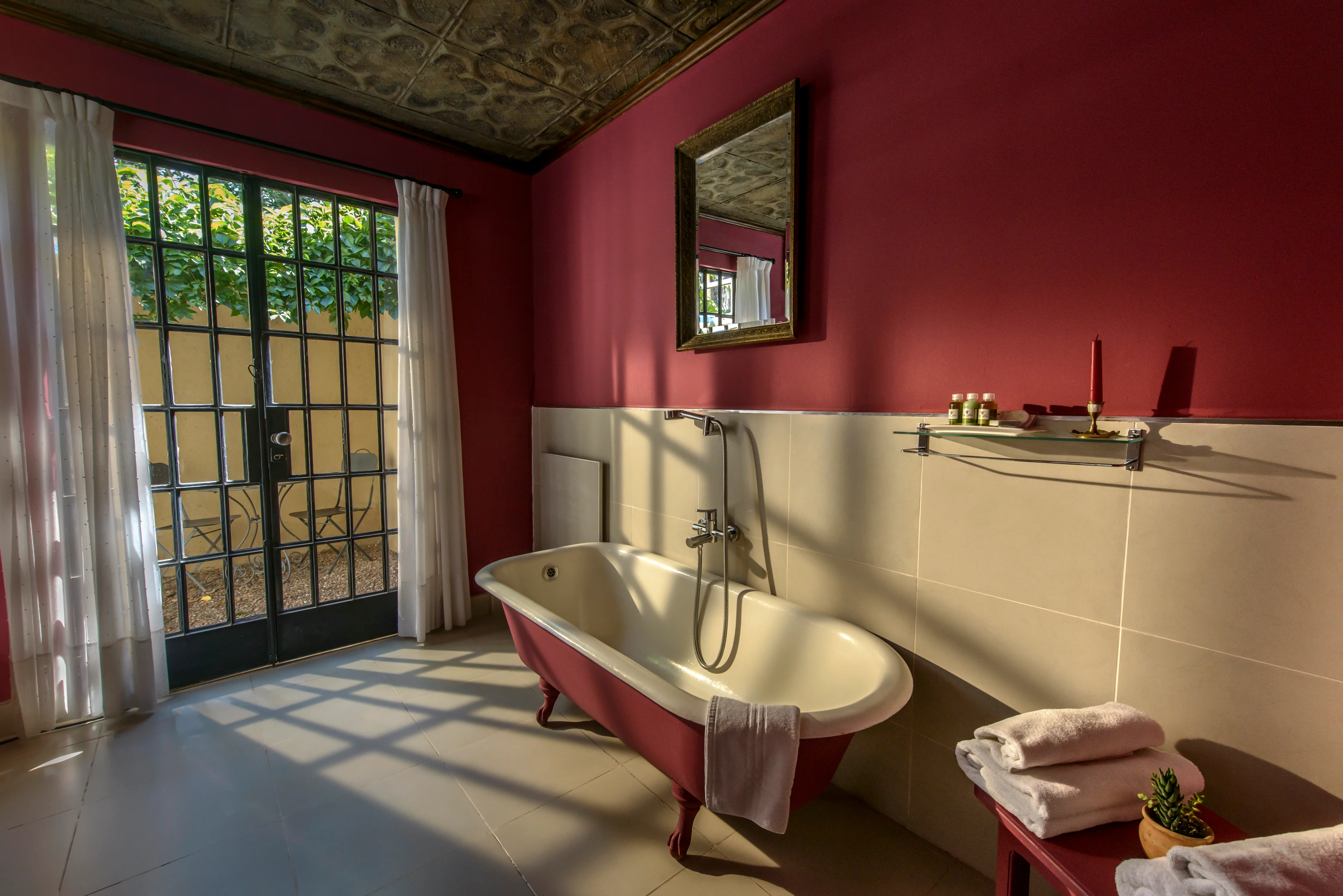 Standard room bathroom